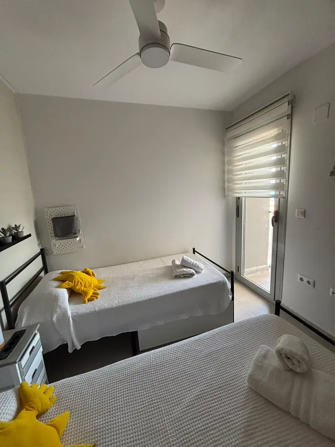 Dormitorio con dos camas