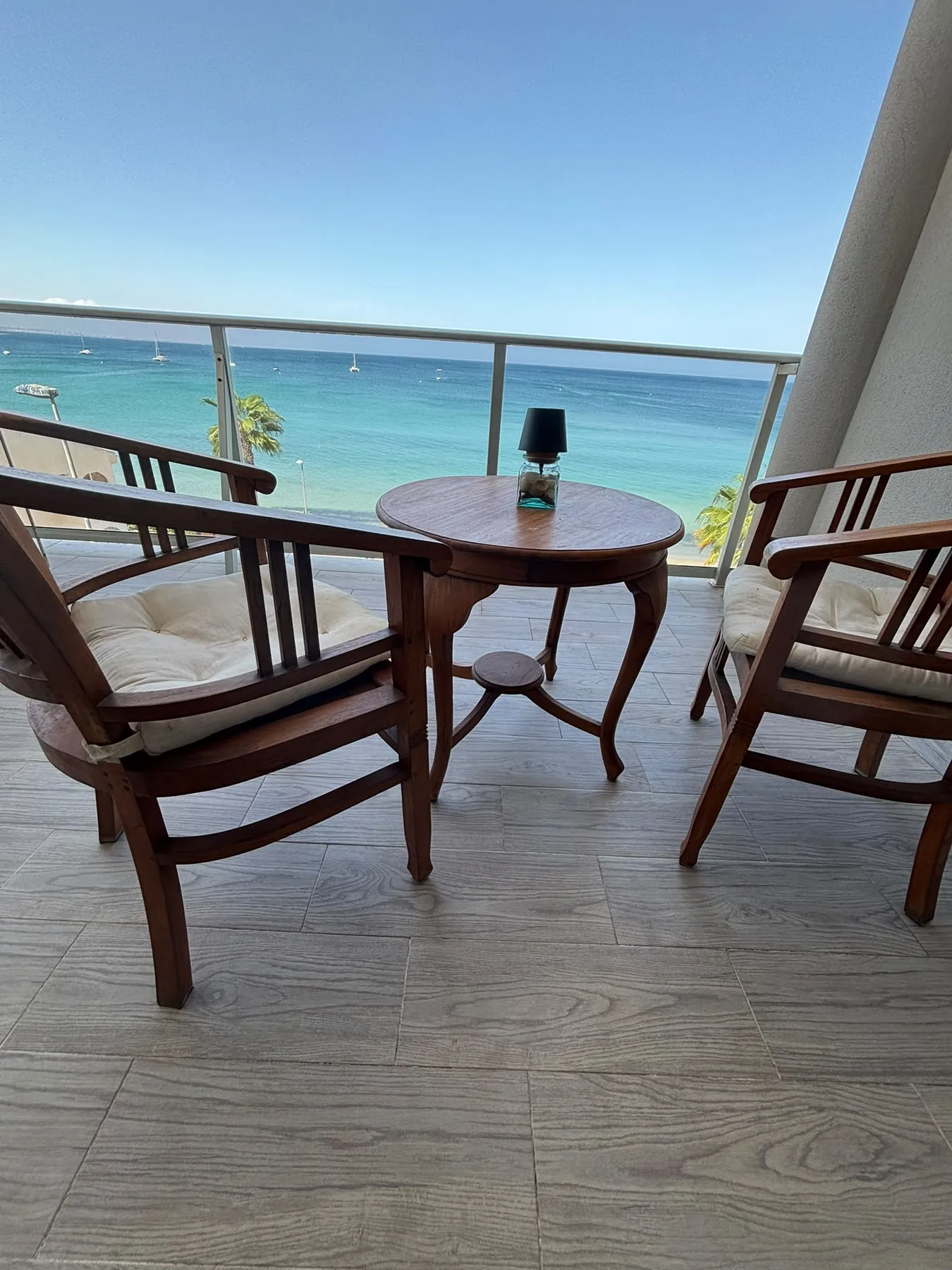 Terraza del apartamento frente a la playa